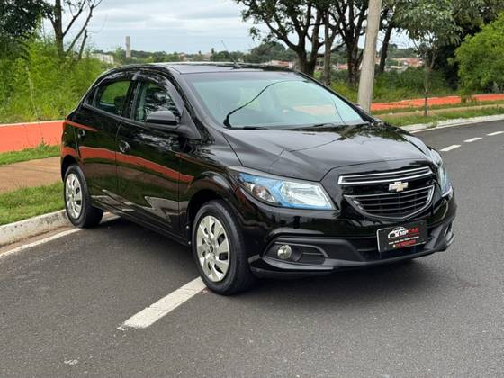 CHEVROLET ONIX 1.4 MPFI LT 8V FLEX 4P MANUAL CHEVROLET ONIX 1.4 MPFI LT 8V FLEX 4P MANUAL